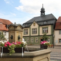 Marktbrunnen und Rathaus - Bildautor: Matthias Pihan, 17.07.2019