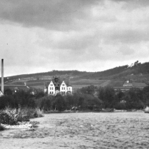 Blick von der Saalebrcke in Volkstedt zum Ankerwerk und der Richterschen Villa - Bildautor: Paul Toennies  Stadt Bad Blankenburg
