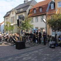 Blue Chark Big Band der Kreismusikschule auf dem Marktplatz - Bildautor: Matthias Pihan