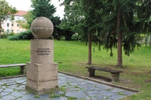 2. Fröbeldenkmal im Badewäldchen - Bildautor: Matthias Pihan, 10.09.2013