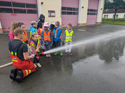 Besuch der Vorschler bei der Feuerwehr Bad Blankenburg - Bildautor: Jacqueline Weileder
