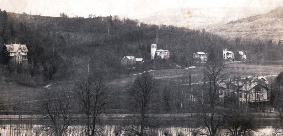 Ansicht der ersten Villen am Goldberg um 1900. Vor diesen Villen der Villenweg. In der Mitte die 1893 angelegte Georgstrae. Rechts unten das Sanatorium Villa Emilia an der Schwarzburger Strae. - Bildautor: Paul Toennies