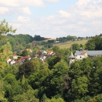 Blick vom Caspar-Friedrich-Felsen zum Wohngebiet Hainberg und zum Schwarzeck - Bildautor: Matthias Pihan, 04.08.2019