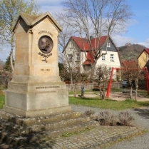 Frbeldenkmal - Bildautor: Matthias Pihan, 22.04.2021