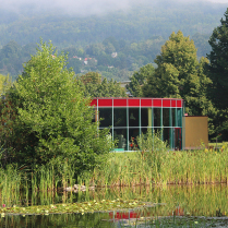 Am Teich der Landessportschule mit Blick zum Vitalion - Bildautor: Matthias Pihan, 01.08.2024