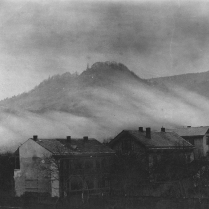 Blick ber die Huser der Georgstrae 7 bis 11 zum Hausberg - Bildautor: Paul Toennies  Stadt Bad Blankenburg