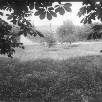 Blick vom Villenweg Hhe Bernhardtsvilla zum Bahndamm und zur Bahnbrcke. - Bildautor: Paul Toennies  Stadt Bad Blankenburg