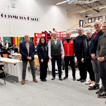 Jens Wagner (TBV-Prsident), Beatrice Bastian (DBV-Team-Managerin Nachwuchs), Lutz Grau, Andrew Colbourne (DBV-Jugendwart), Marko Wolfram (Landrat Saalfeld-Rudolstadt), Andreas Schulze (DBV-Bundestrainer Nachwuchs), Thomas Schubert (Brgermeister Bad Blankenburg), Christian Mller (Leiter Landessportschule Bad Blankenburg)