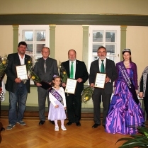 Ehrung der langjhrigen Stadtratsmitglieder Lutz Krmer, Ulrich Wichert, Frank Persike, Jrgen Stobrawa und des Ortsteilbrgermeisters Frank Dost - Bildautor: Matthias Pihan