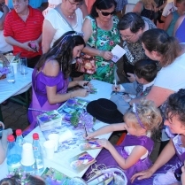Autogramme von der Lavendelknigin Sophie und Lavendelprinzessin Tizia - Bildautor: Matthias Pihan