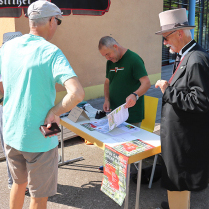 Am Stand von Erich Knauer in der Landessportschule als Eingangsgarten fr Bad Blankenburg - Bildautor: Matthias Pihan